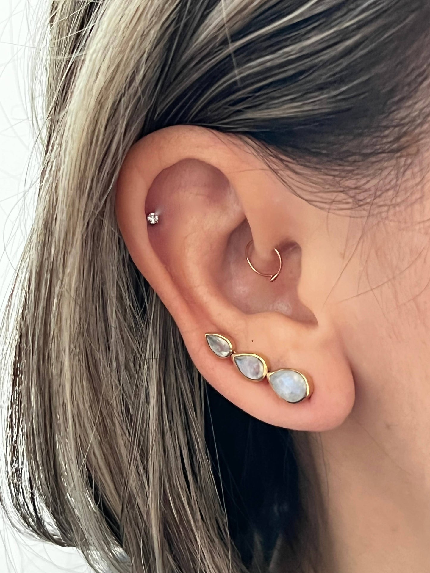 Baizaar - Triple Teardrop Faceted Stone Brass Ear Climber: Turquoise