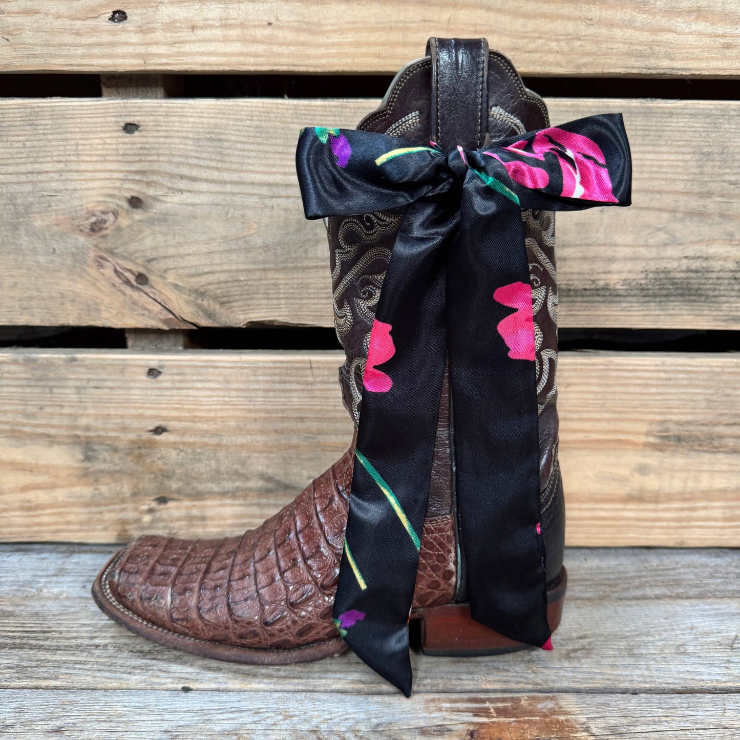 Rodeo Drive - Black and Pink Western Skinny Mini Wild Rag Scarf / Cowgirl Necktie #TW320