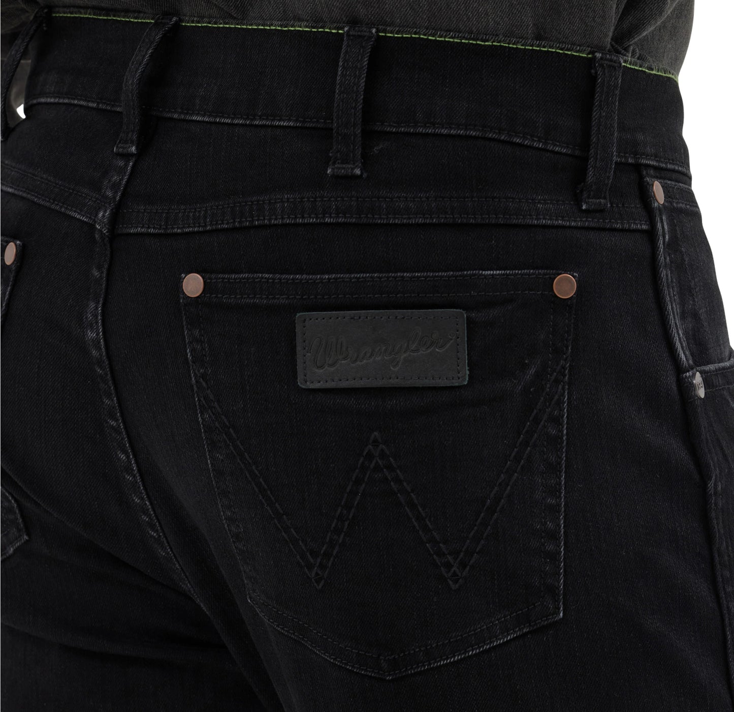WRANGLER RETRO MENS SLIM STRAIGHT JEAN IN BLACKWELL