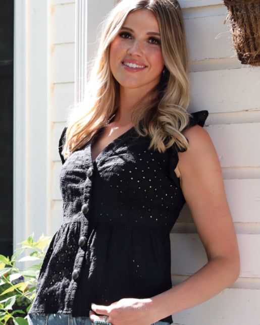 CINCH WOMENS EYELET RUFFLE SLEEVE TOP