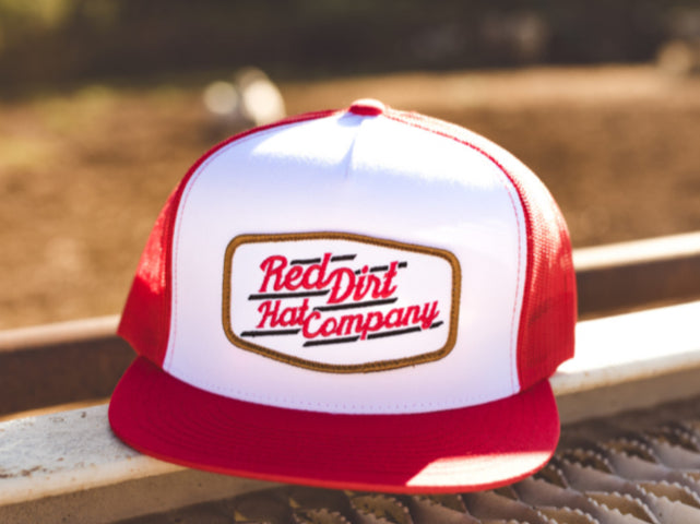 RED DIRT HAT CO BELT BUCKLE RED/WHITE/RED 5 PANEL HAT