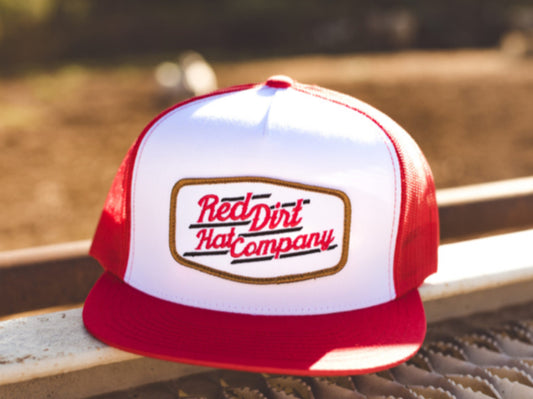 RED DIRT HAT CO BELT BUCKLE RED/WHITE/RED 5 PANEL HAT