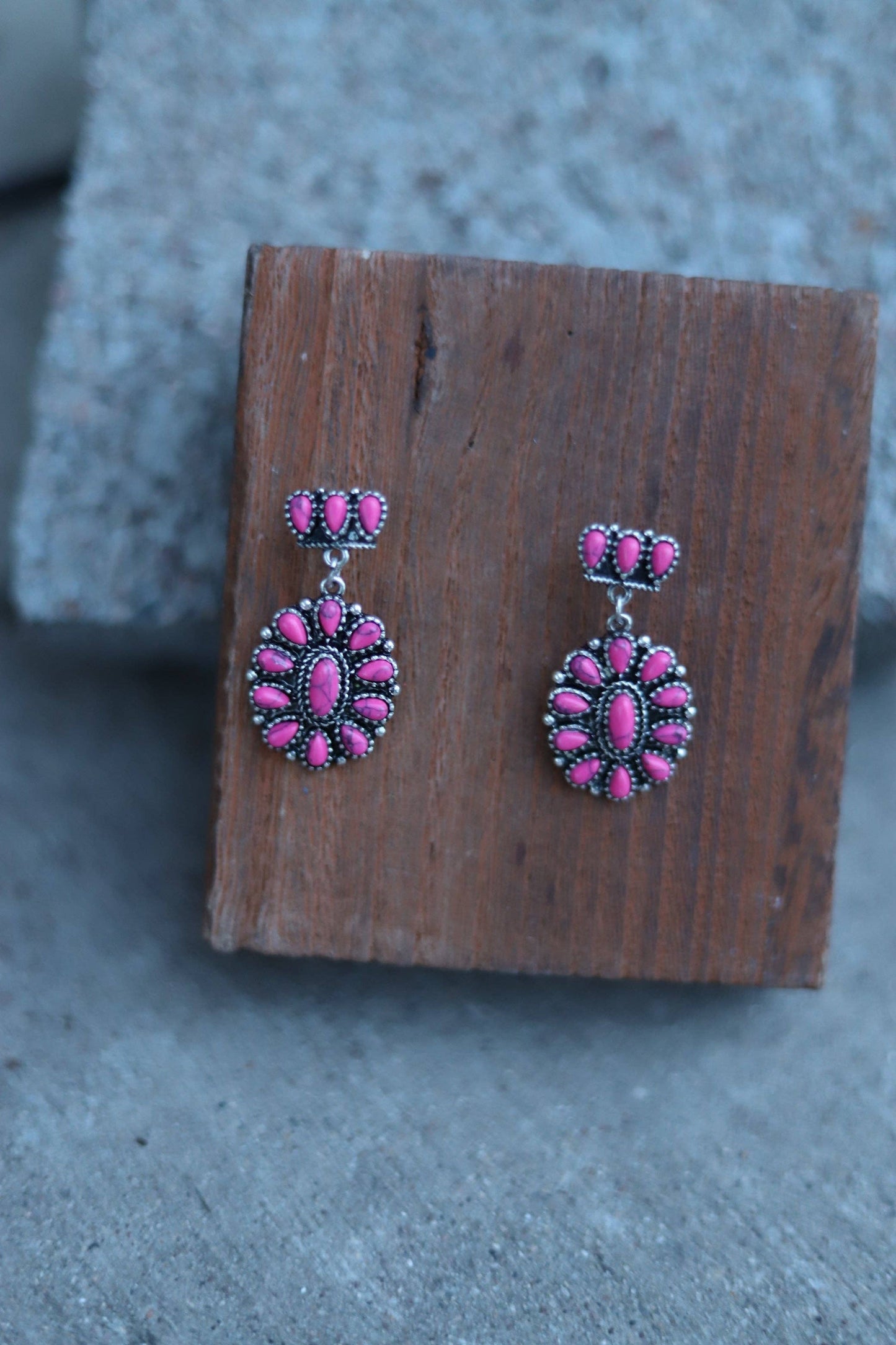 Turquoise Haven - 20059 PNK FAUX NEEDLEPOINT DOUBLE CONCHO ER