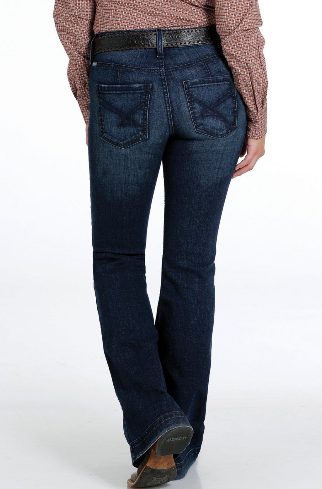 CINCH WOMENS LYNDEN INDIGO RINSE MODERATE RISE SLIM FIT TROUSER