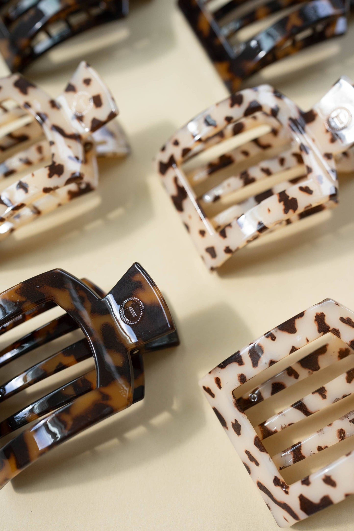 TELETIES - Square Flat Hair Clip | Med. | Blonde Tortoise