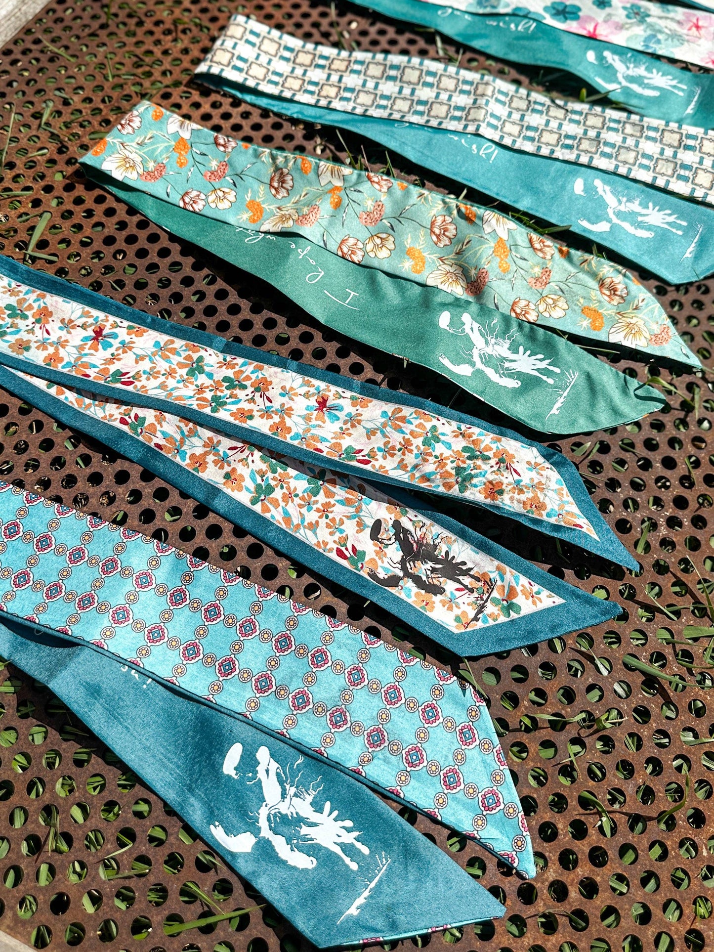 The Rodeo Rose - Teal Twillys: Round Geometric
