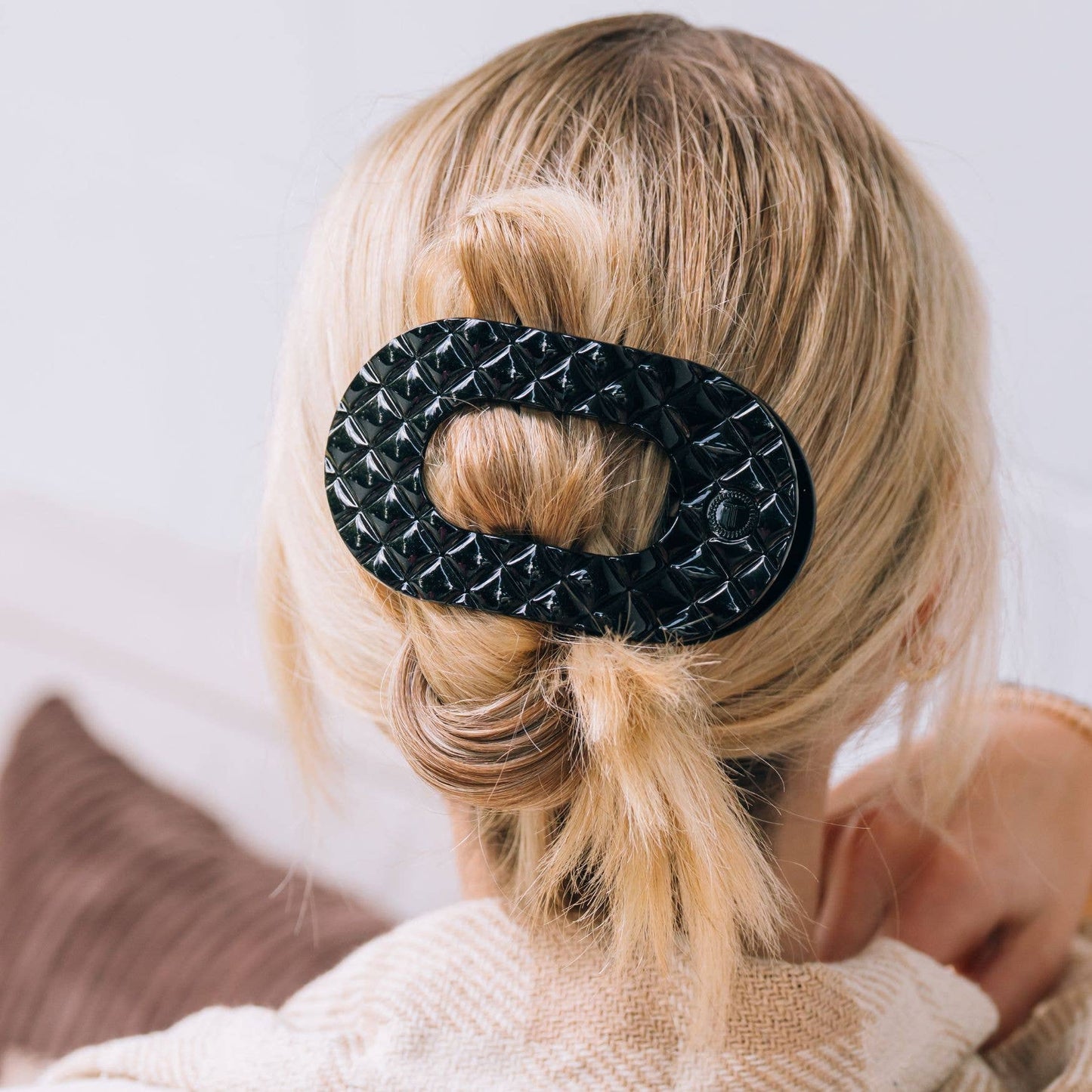 TELETIES - Flat Round Hair Clip | Large | Jet Black Quilted