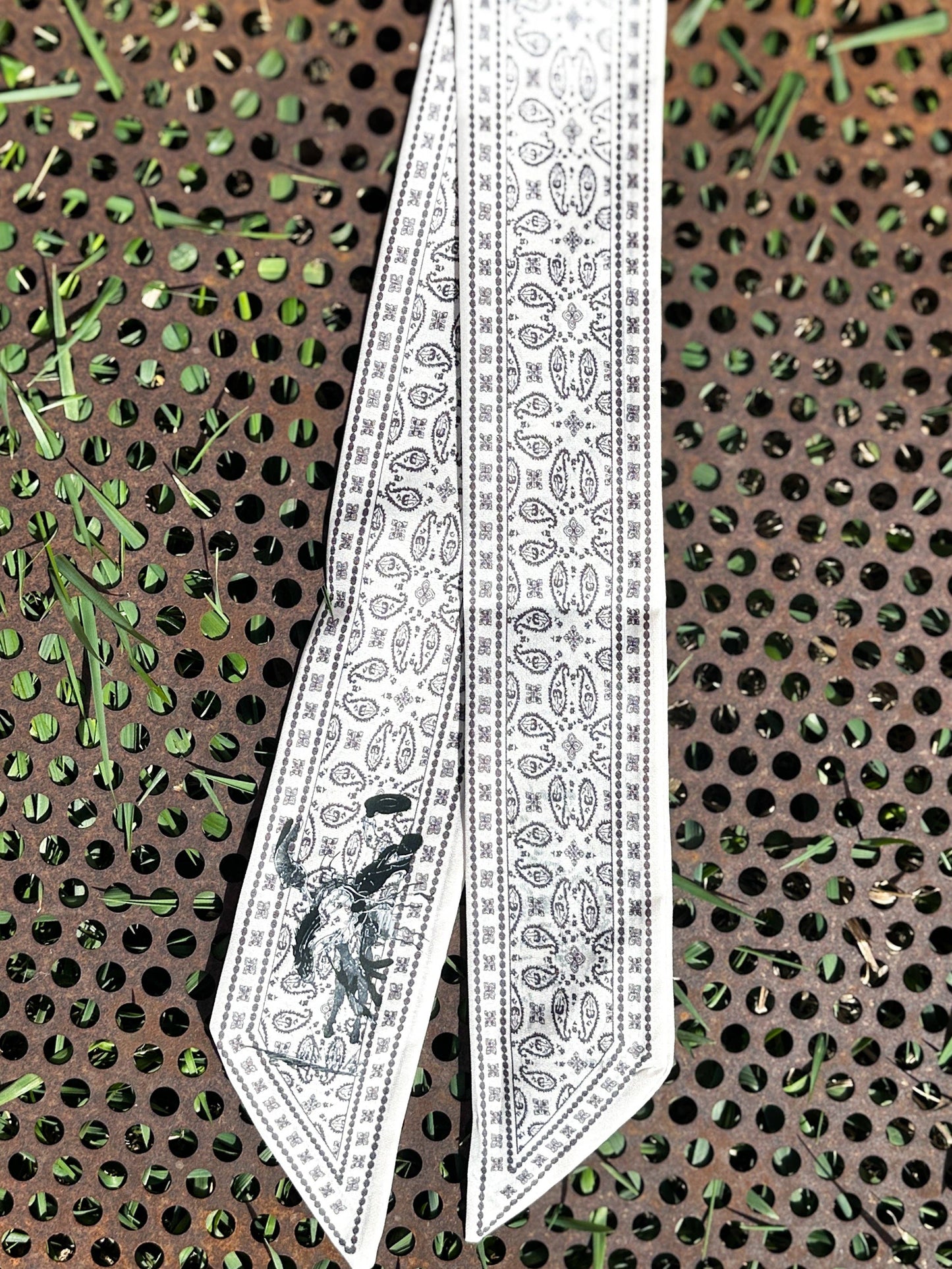 The Rodeo Rose - Paisley Twillys: Black