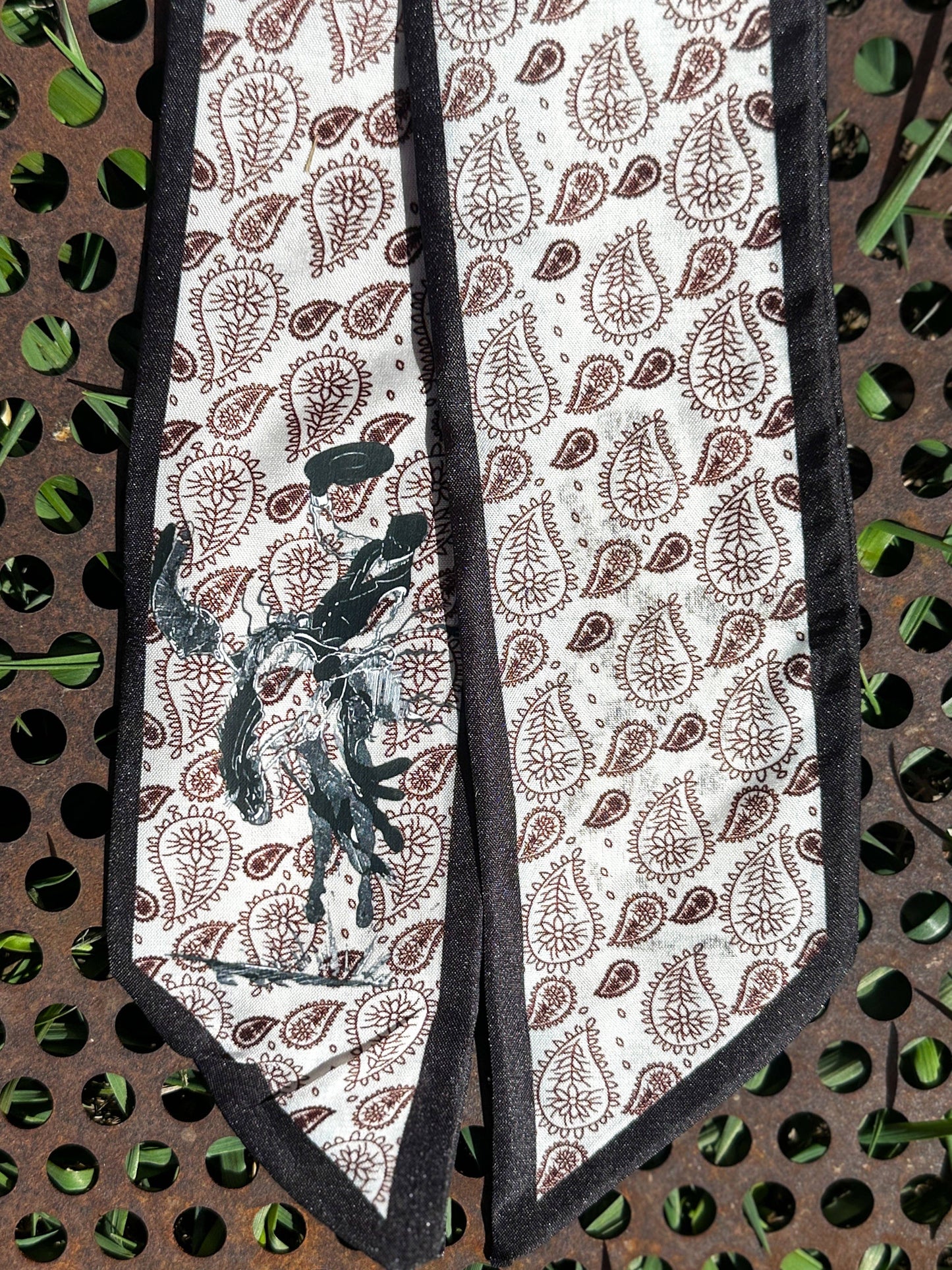 The Rodeo Rose - Paisley Twillys: Black