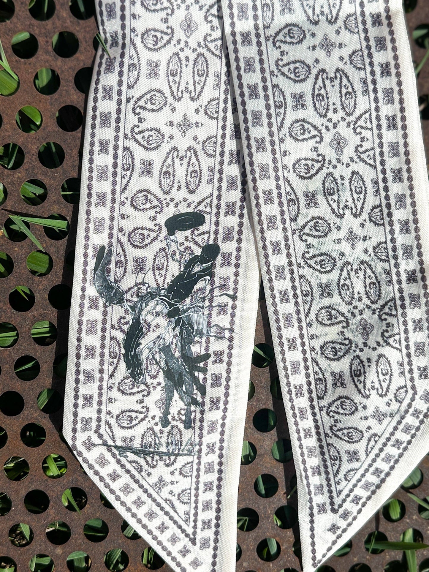 The Rodeo Rose - Paisley Twillys: Black