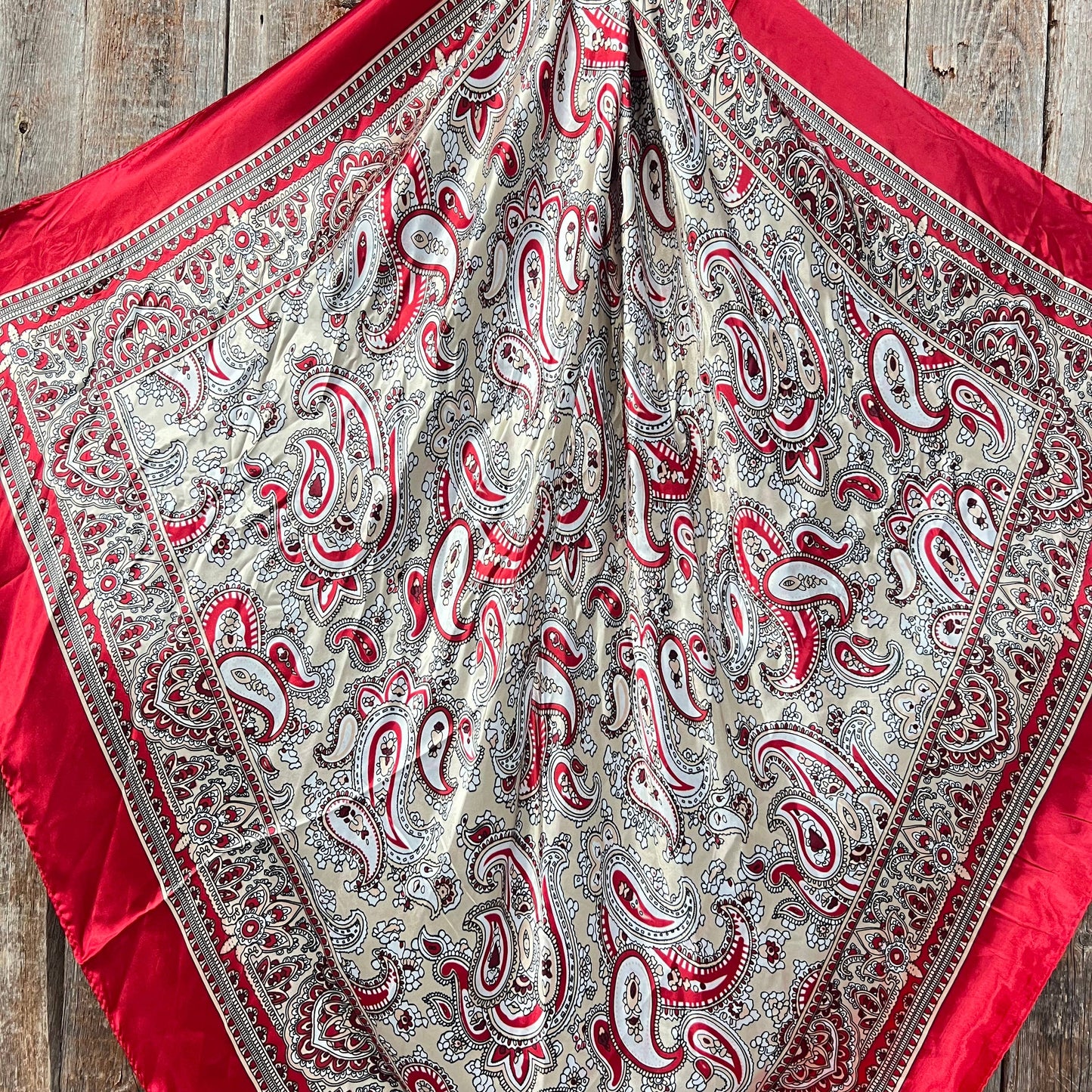 Rodeo Drive - 35X35"  Classic Paisley Wild Rag / Scarf WR2141