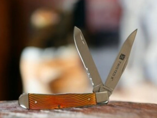 TWISTED X 4 1/4” SUNRISE TRAPPER COLOR CHANGE KNIFE