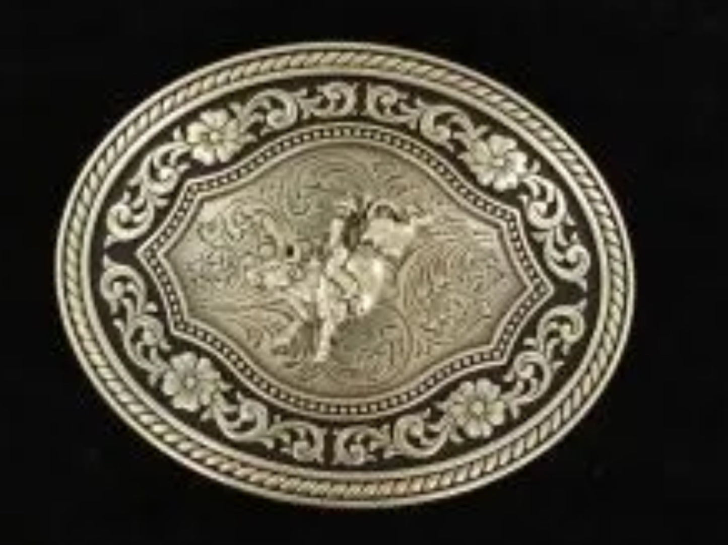 OVAL BUCKLE ROPE EDGE SCROLL BULL RIDER MOTIF