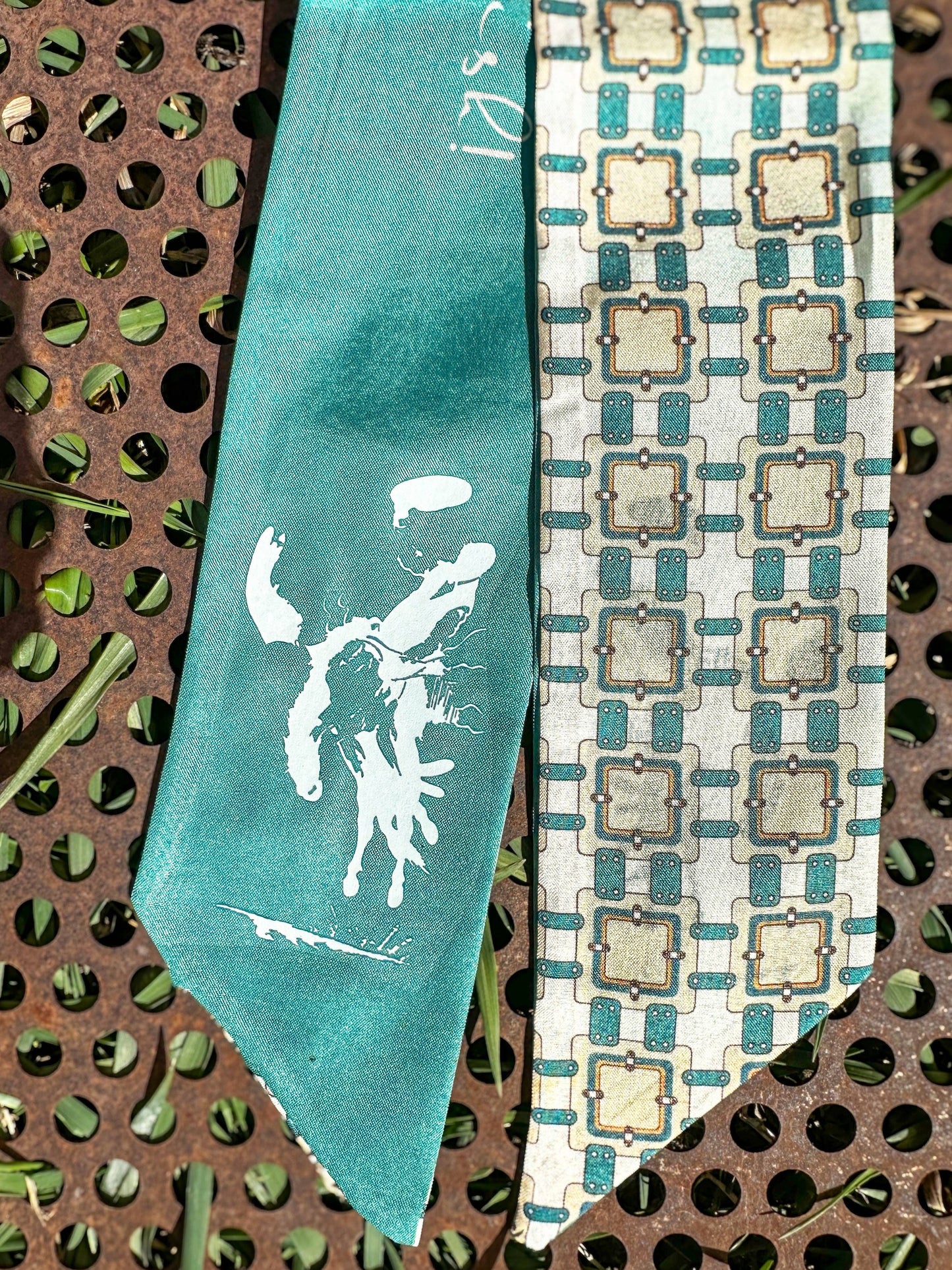 The Rodeo Rose - Teal Twillys: Round Geometric