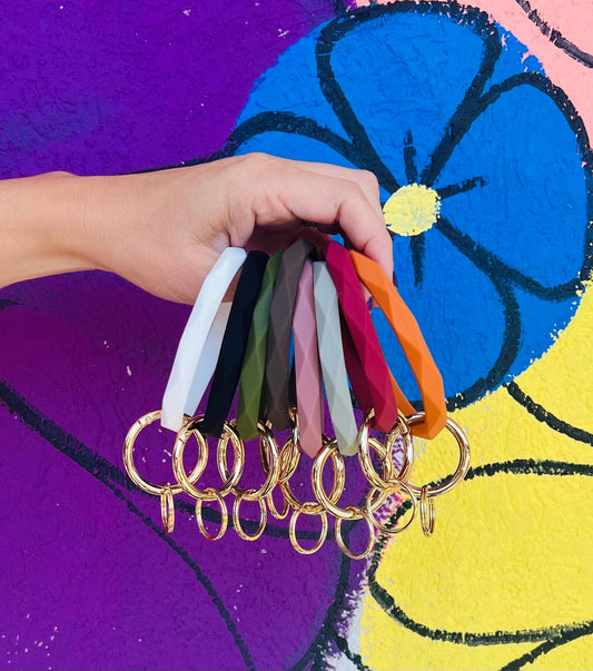 Briano Wholesale - Silicone Keychain Bracelet: White