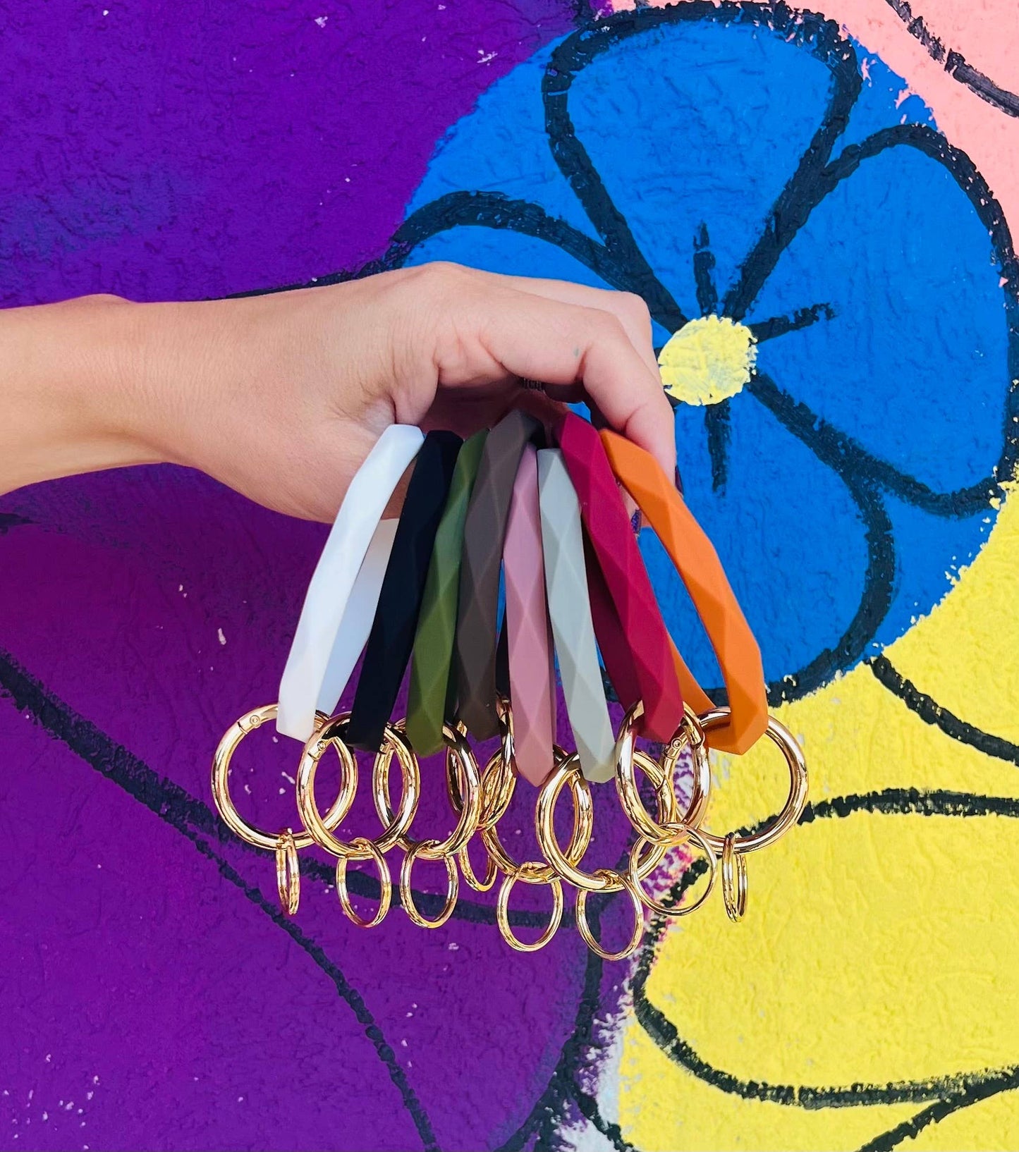 Briano Wholesale - Silicone Keychain Bracelet: Pink