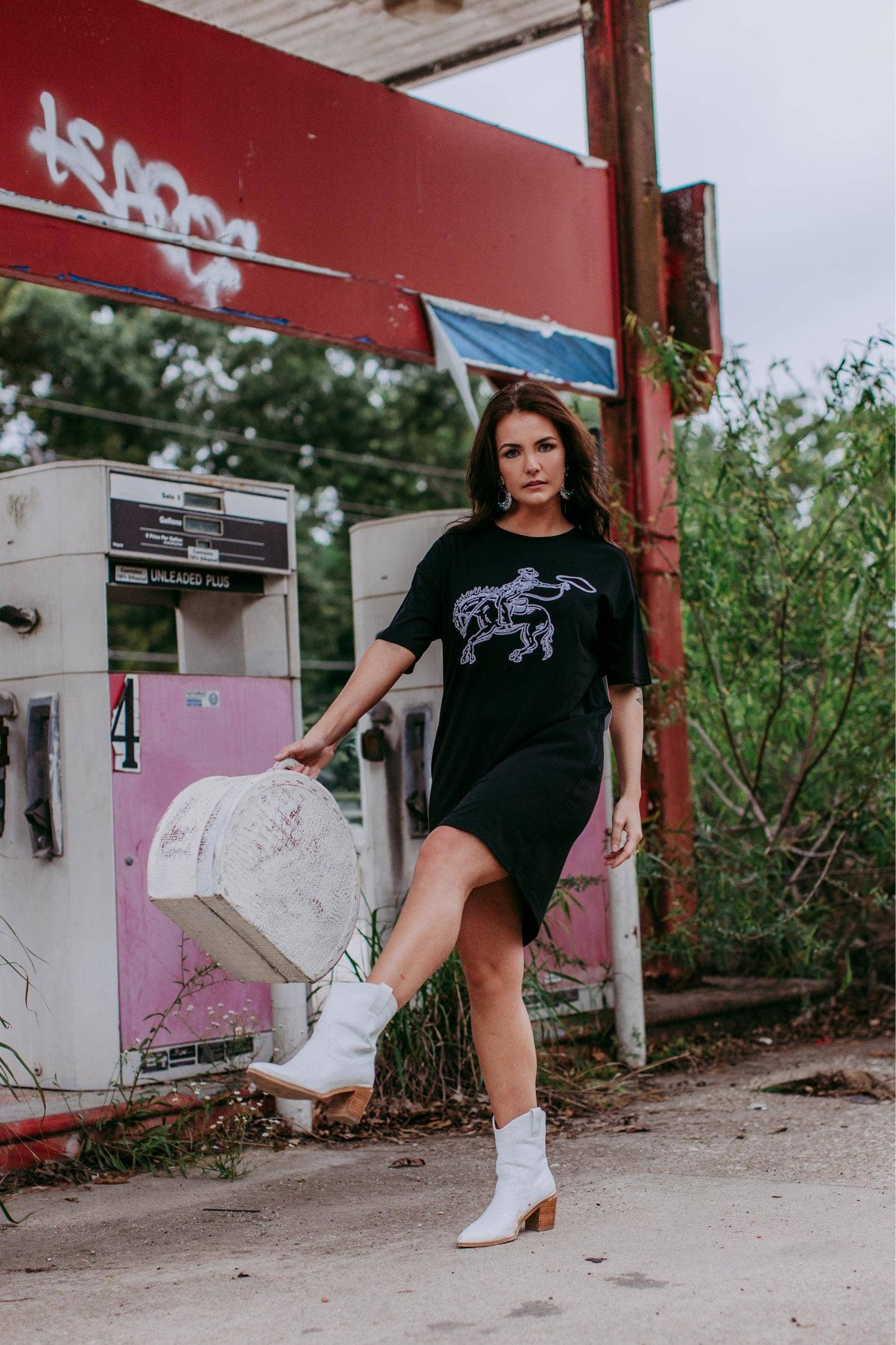 GoldenU - MK427 Deadwood Sequin Embellished Tee Dress: Black / 1XL