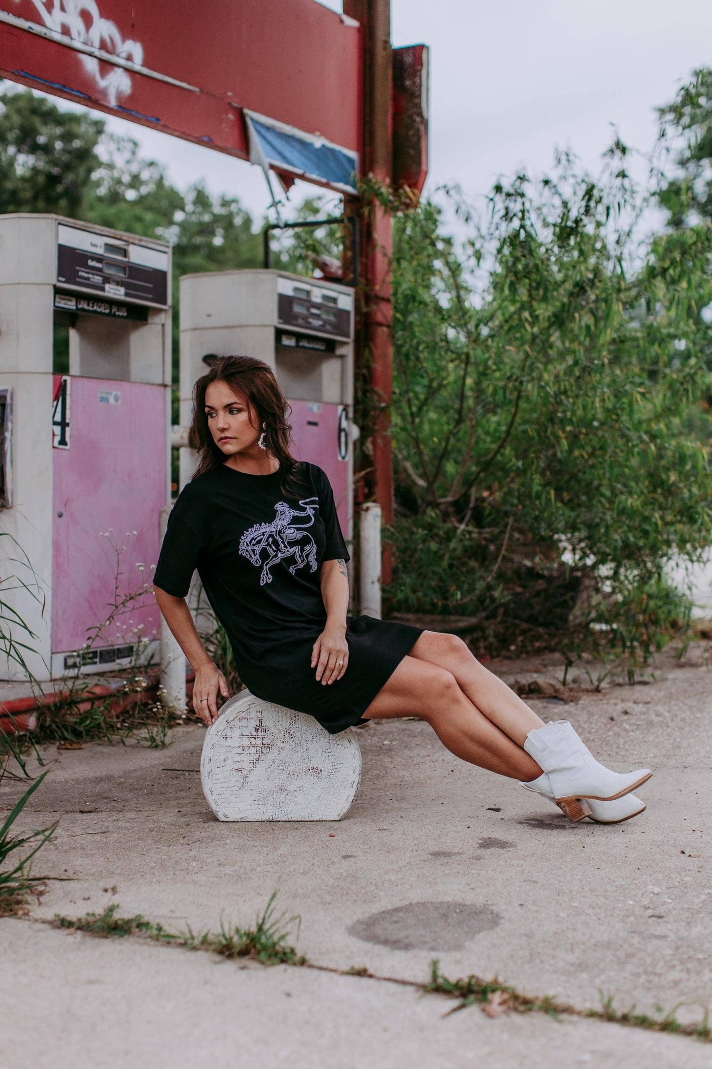 GoldenU - MK427 Deadwood Sequin Embellished Tee Dress: Black / 1XL