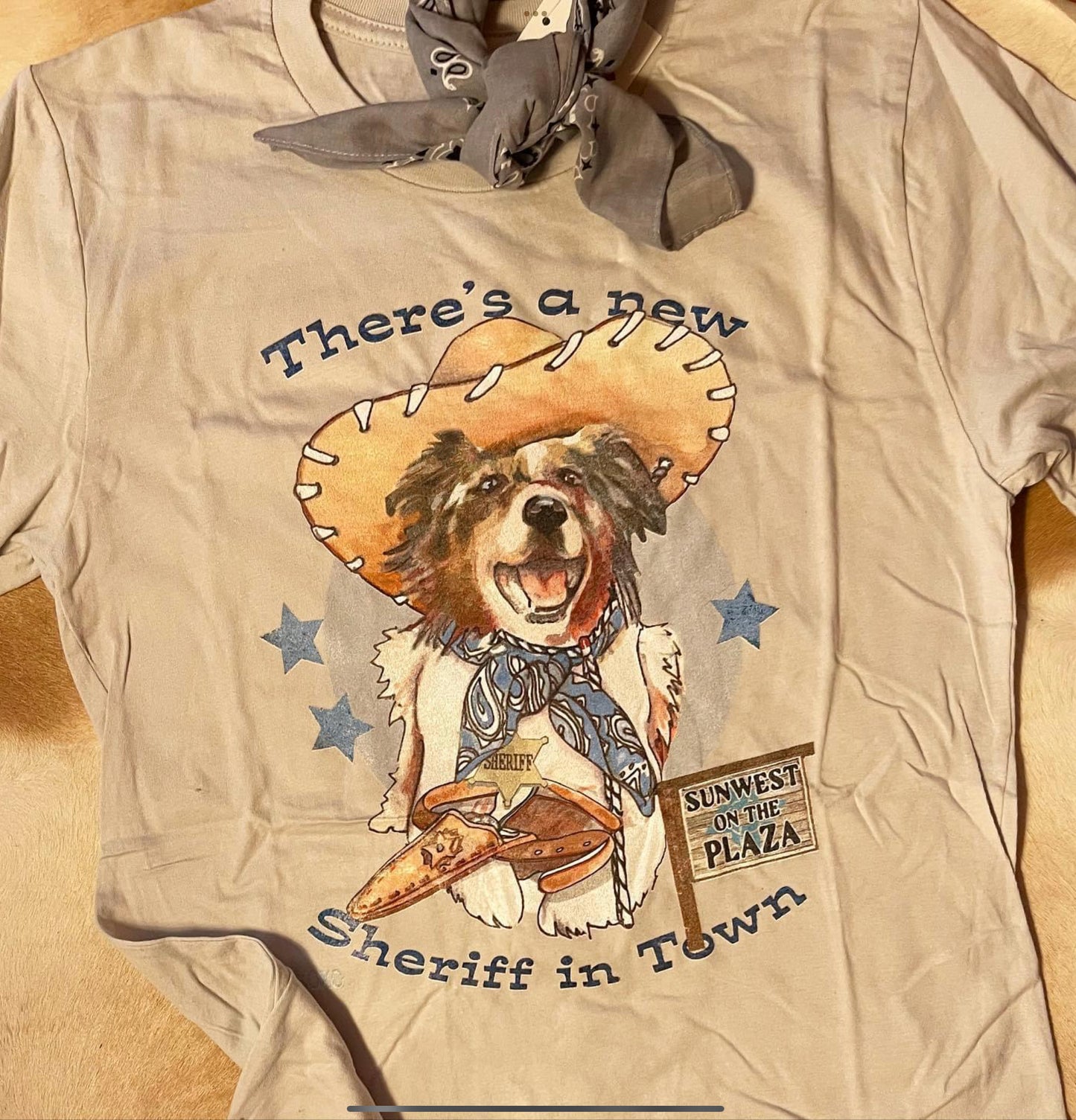 XOXO ART CO NEW SHERIFF IN TOWN TEE IN NATURAL