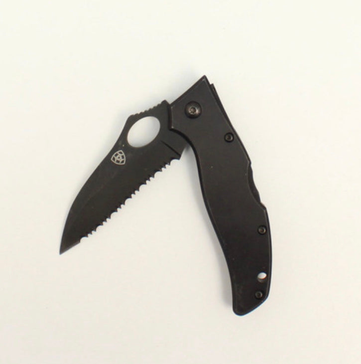 ARIAT 3” SERRATED BLACK FOLDING KNIFE