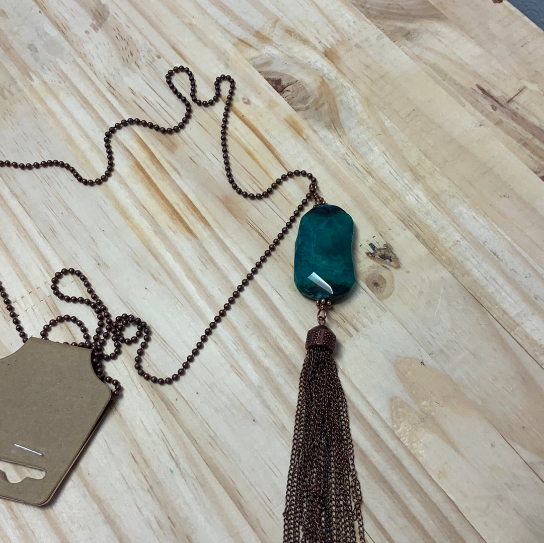 TURQUOISE HAVEN COPPER CHAIN WITH LARGE EMERALD STONE AND COPPER TASSEL